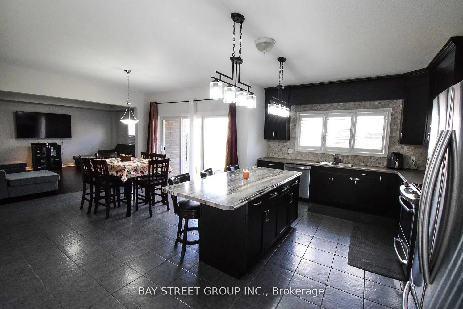 Additional image 8 of 490 Silverwood Avenue