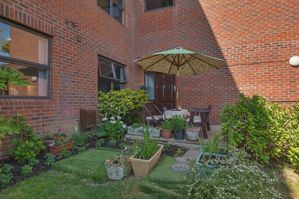 Additional image 11 of 2 bed flat for saleLyonsdown Road, New Barnet EN5