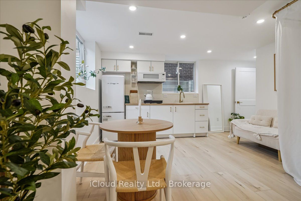 13 Southam Lane, Hamilton, ON, L9C 0E9