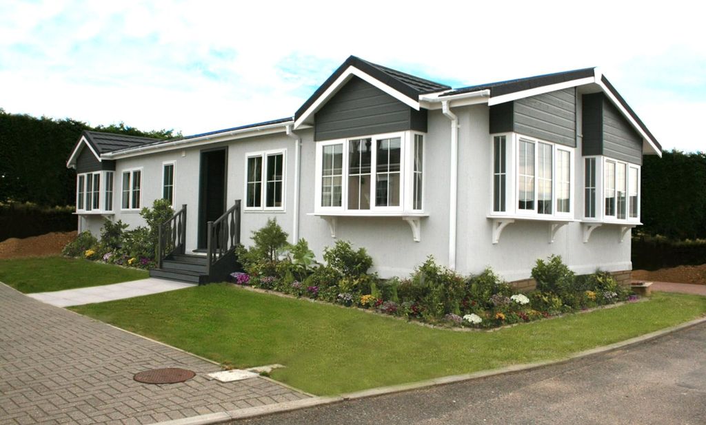 Additional image 2 of 2 bed detached house for saleBrownfield Gardens, Maidenhead, Berkshire SL6