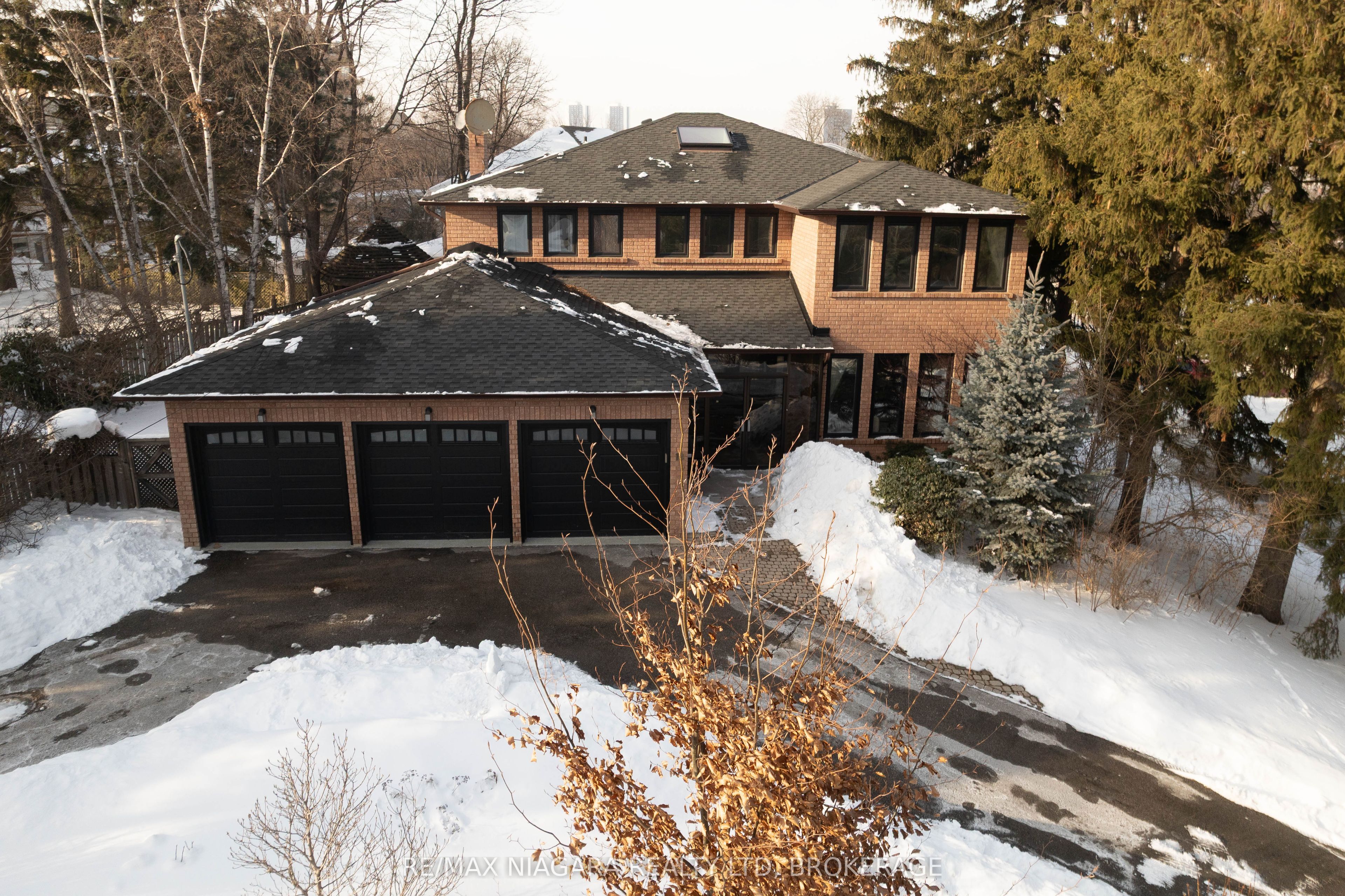 Additional image 4 of 18 Mountbatten Road, Toronto, ON, M9P 1Z2