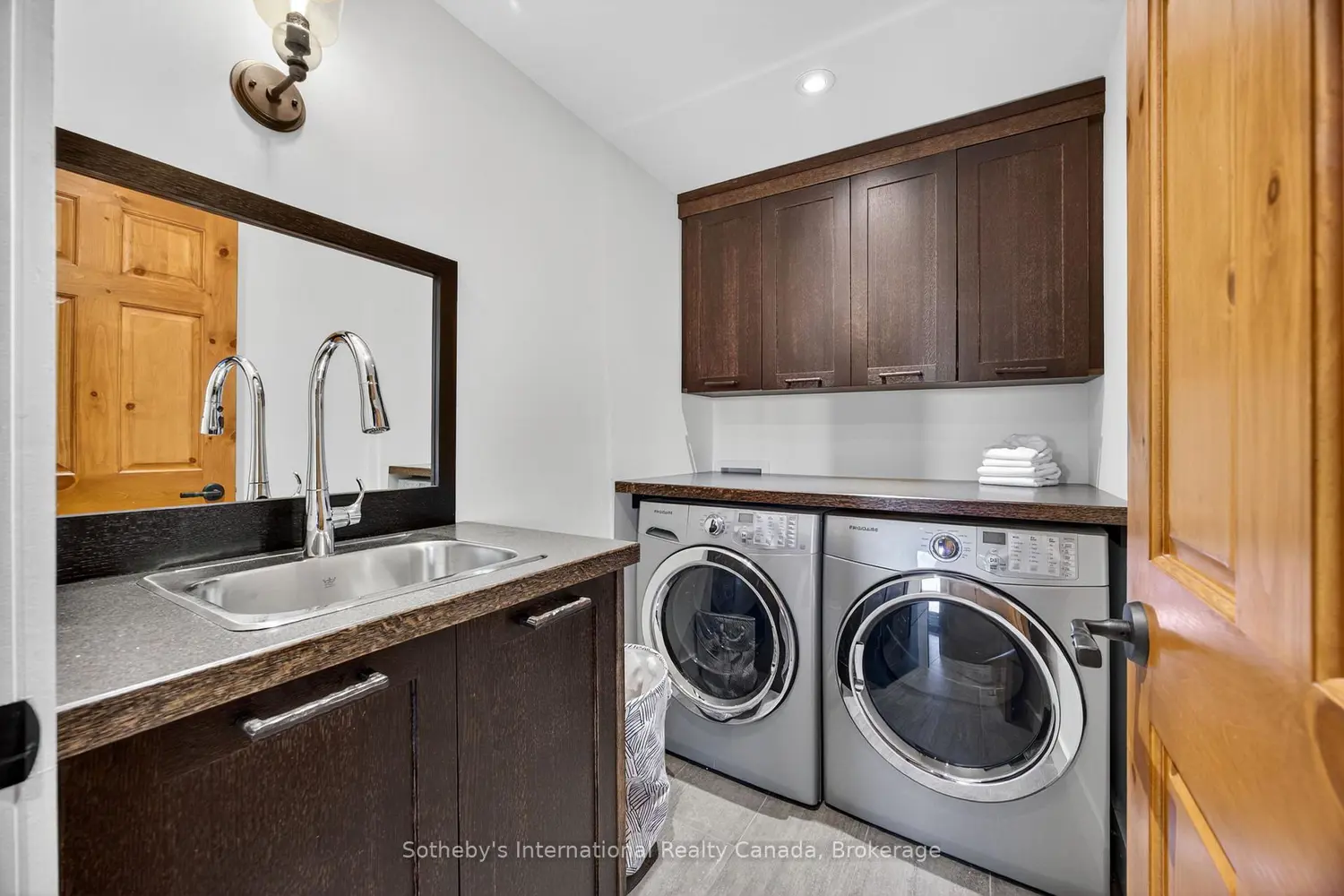 Additional image 18 of 589374 19 Grey Road