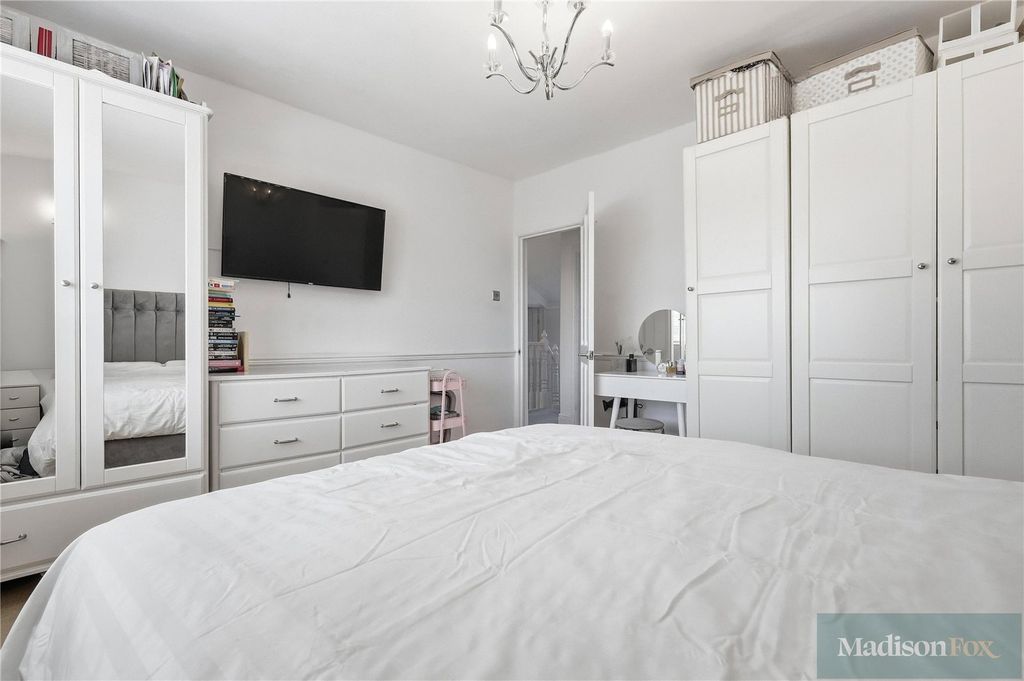 Additional image 16 of 3 bed semi-detached house for saleGravel Close, Chigwell, Essex IG7