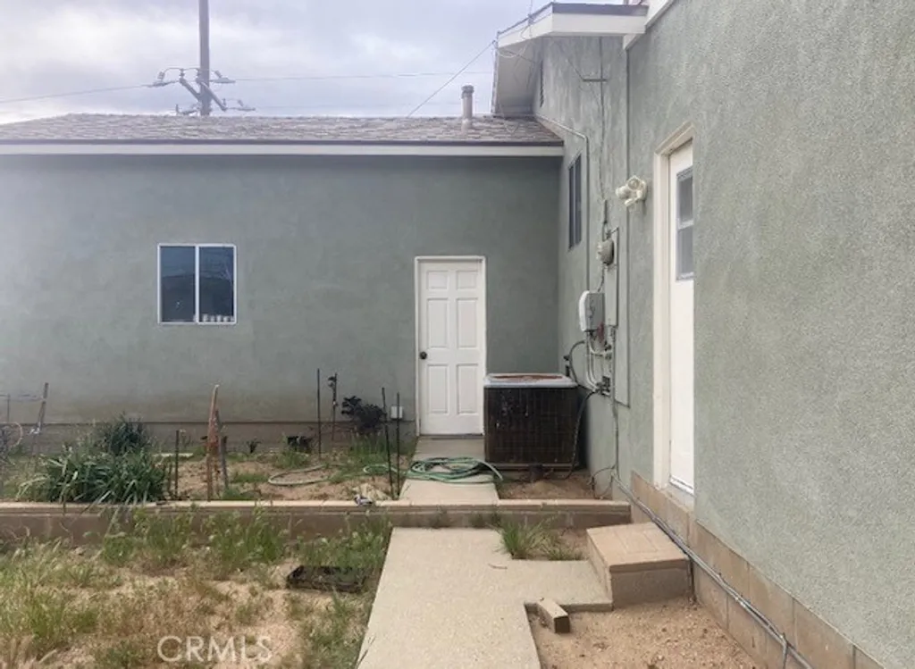 9728 Mountain View Avenue, Cherry Valley, CA 92223