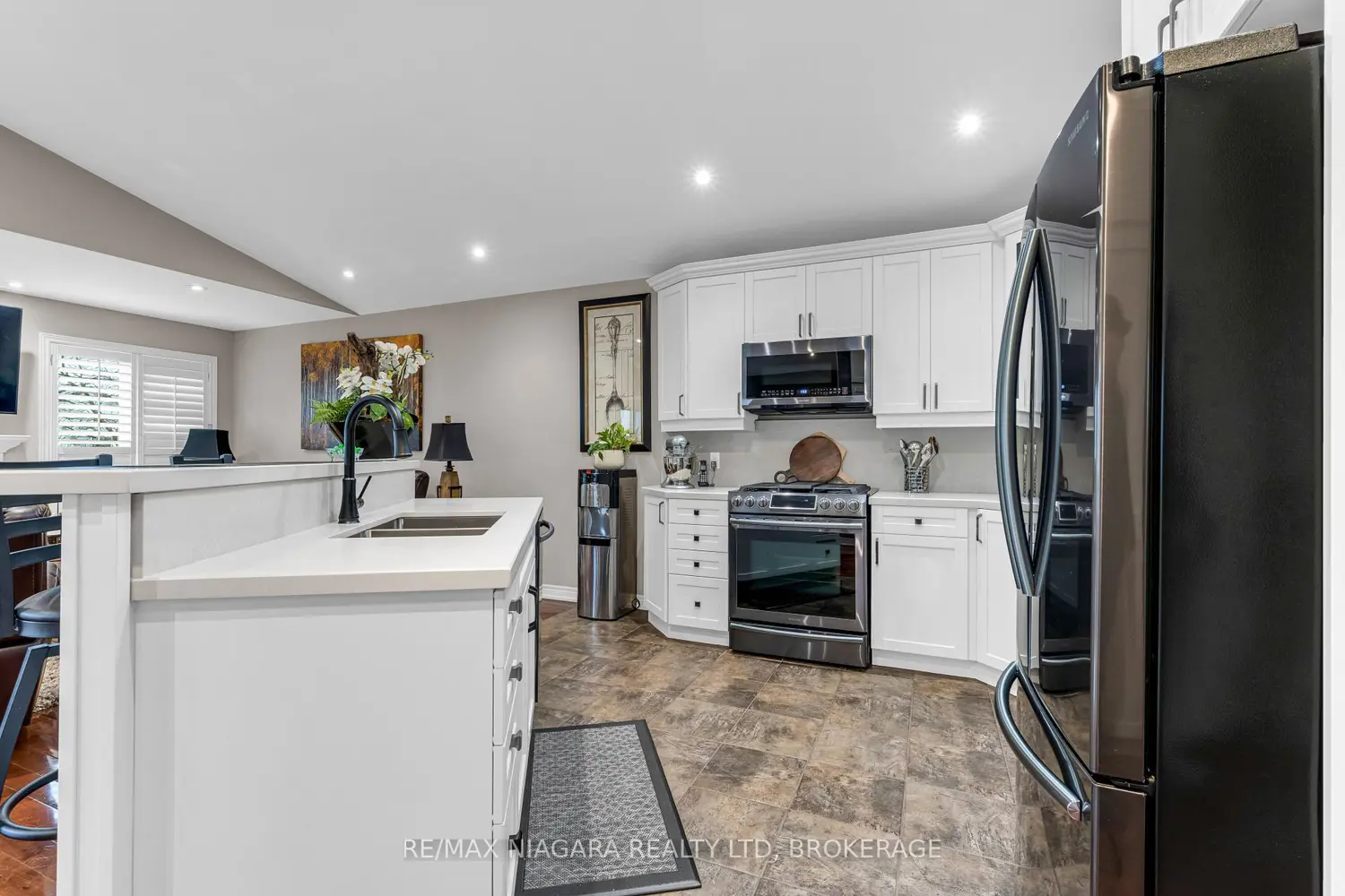 Additional image 6 of 30 Ball Avenue