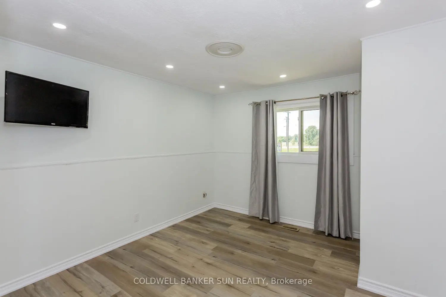 Additional image 16 of 686078 Oxford Rd 2 Road