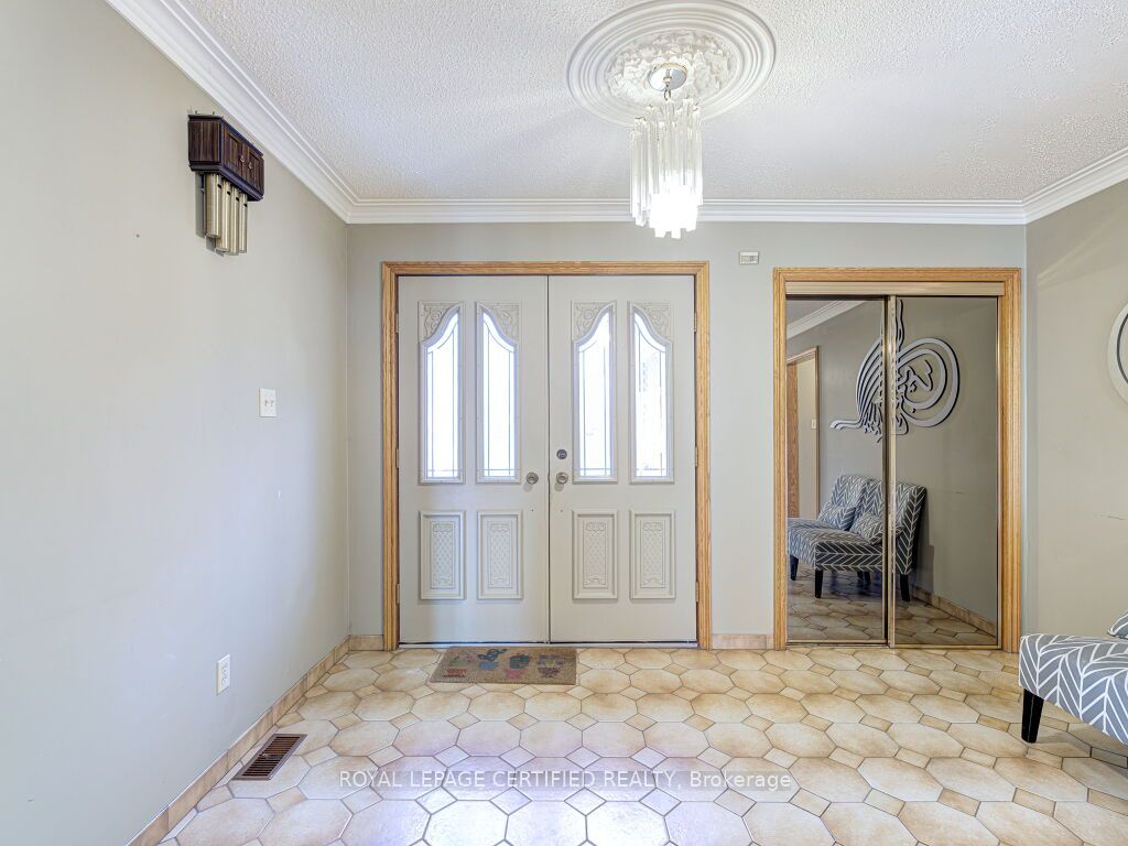 Additional image 2 of 4261 Capilano Court, Mississauga, ON, L4W 4H9