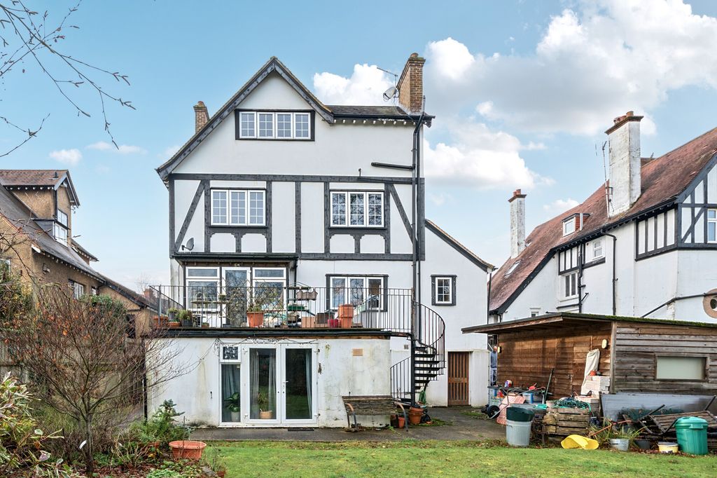 Additional image 6 of 8 bed detached house for saleLyonsdown Avenue, New Barnet EN5
