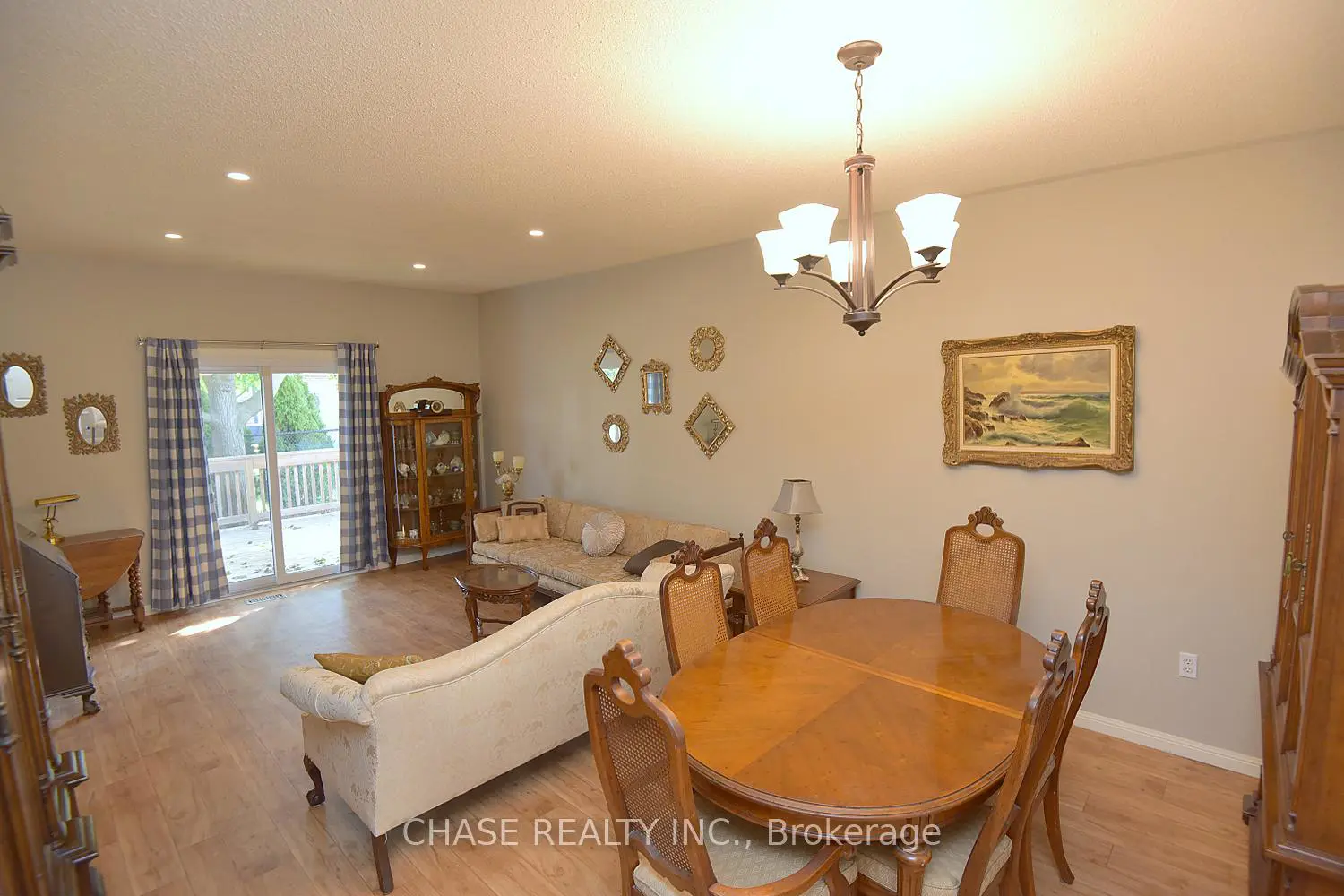 Additional image 3 of 157 Silverbirch Boulevard