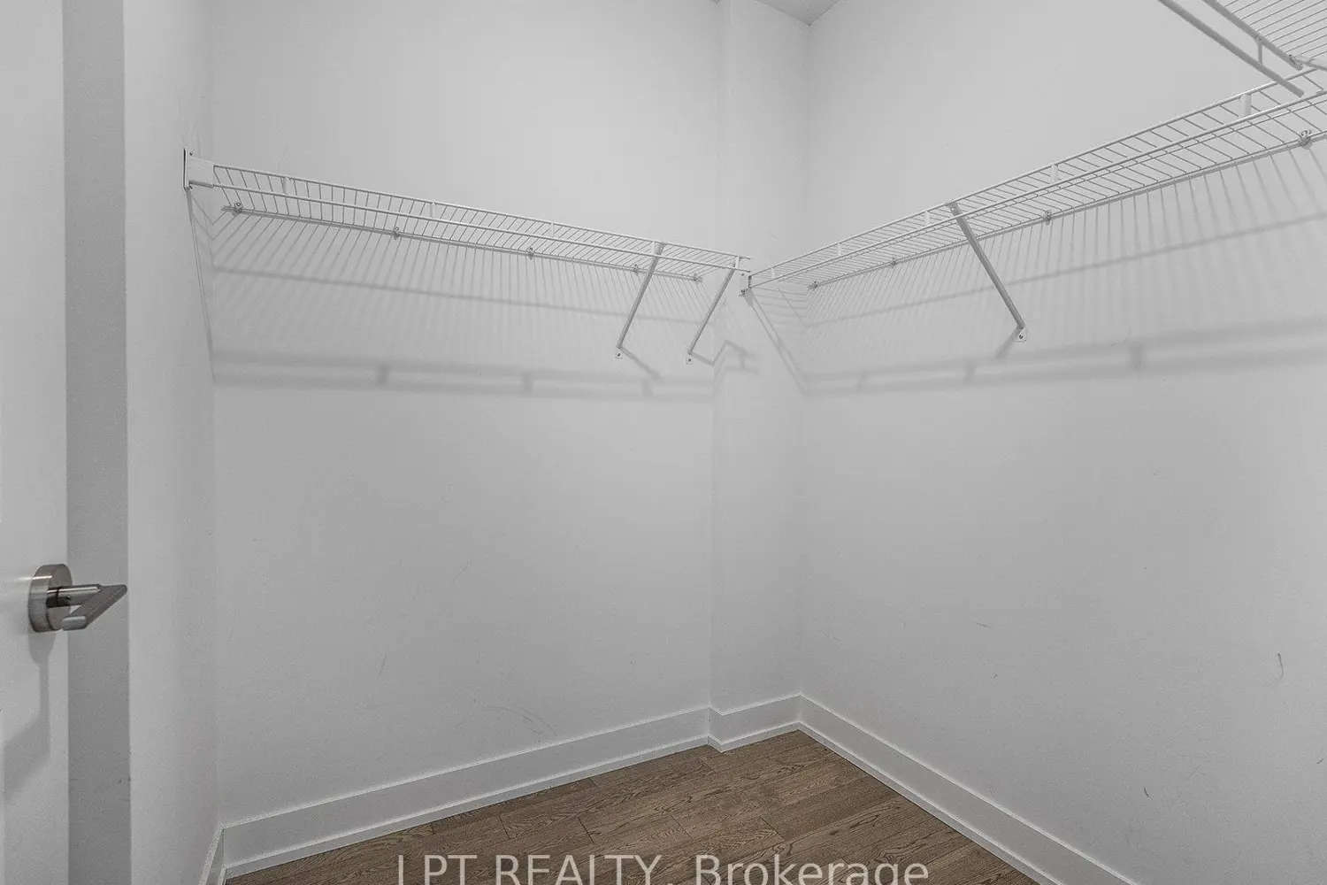 Additional image 3 of 1063 Douglas Mccurdy Common 615