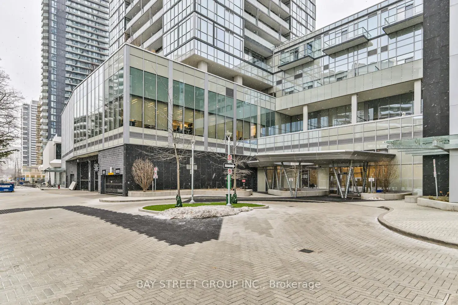 5180 Yonge Street Lph04