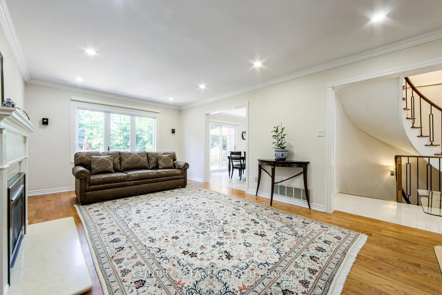 112 Strathearn Avenue photo 3