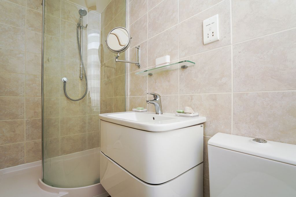 Additional image 13 of 3 bed flat for saleSuffolk Square, Cheltenham GL50