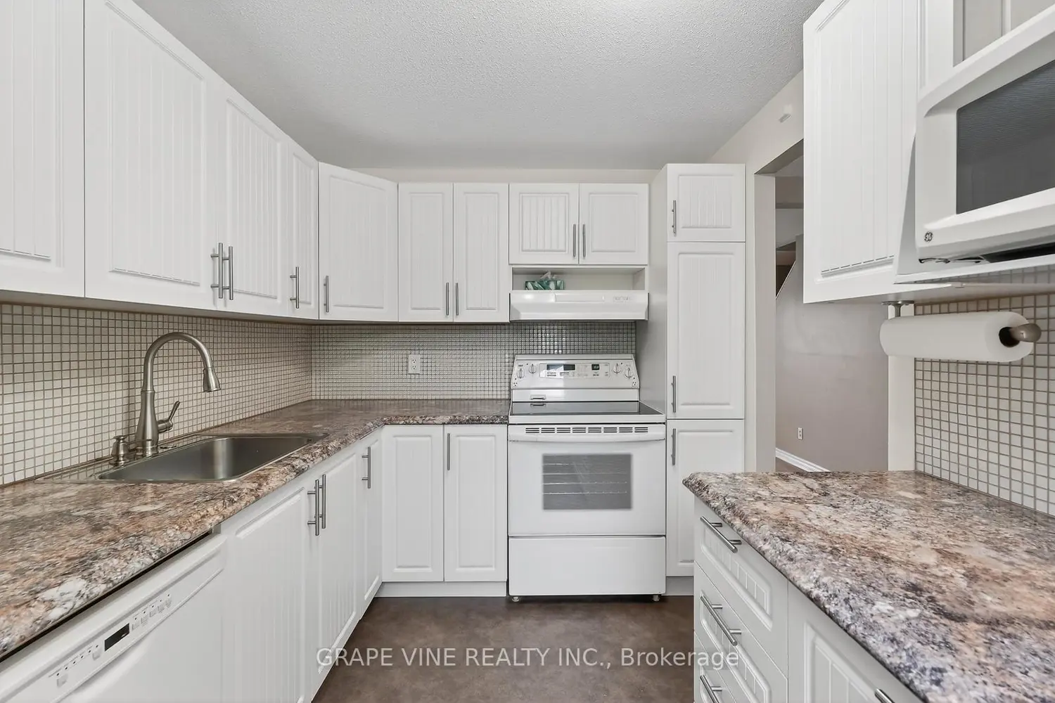 6885 Bilberry Drive photo 5