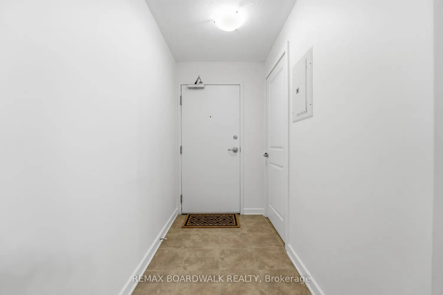 138 Somerset Street 908 photo 5