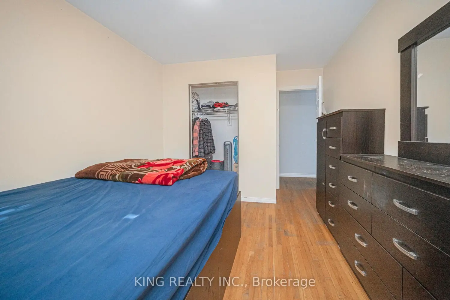 Additional image 11 of 5326 Ninth Line