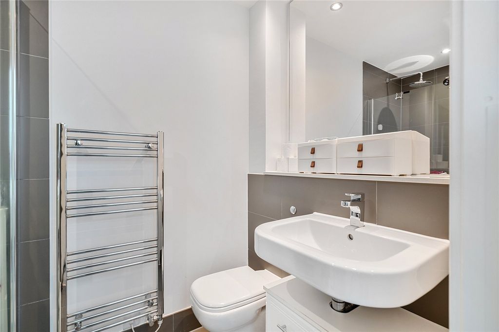 Additional image 10 of 2 bed flat for saleThe Point, Pentire Avenue, Newquay, Cornwall TR7