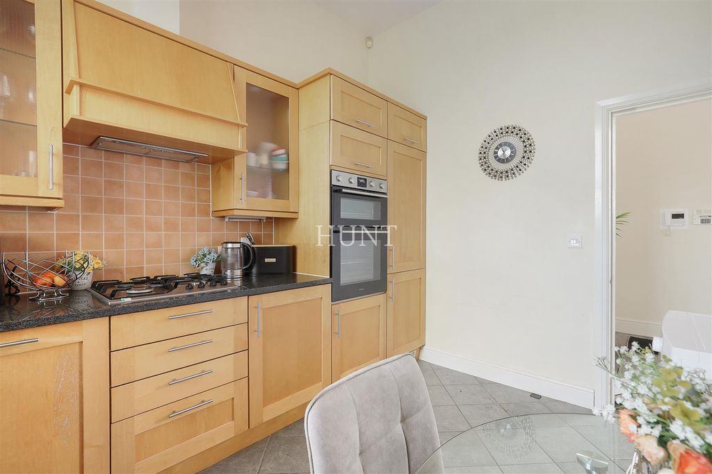 Additional image 5 of 2 bed flat for saleSutherland House, Repton Park, Woodford Green IG8