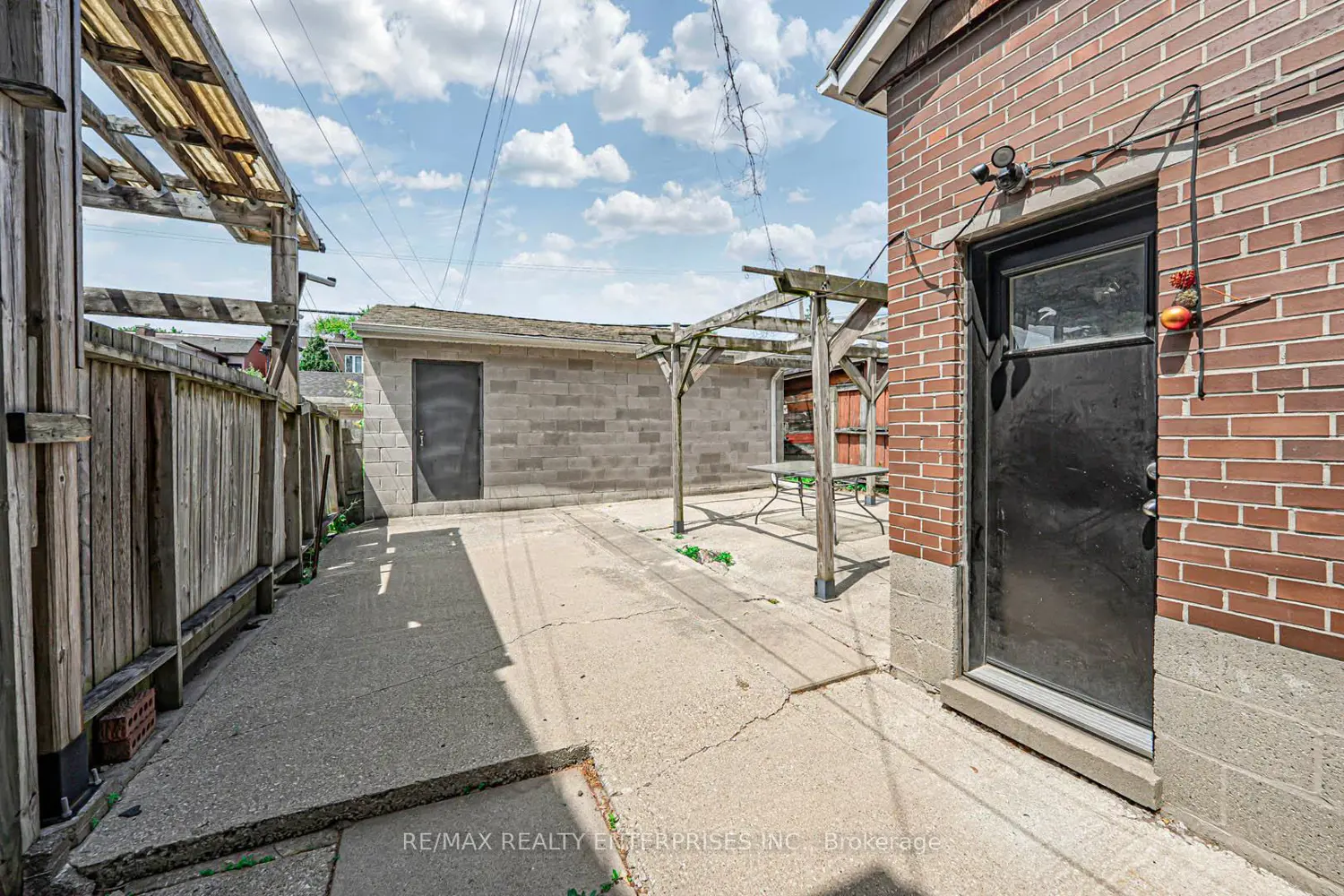 Additional image 16 of 914 Dovercourt Road