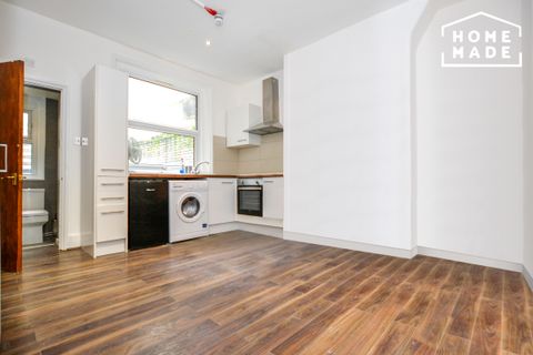 Commercial Road, Aldgate E1, Studio to rent