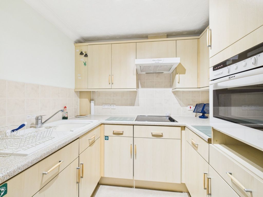 1 bed flat for saleChesham Road, Amersham, Buckinghamshire HP6 photo 4