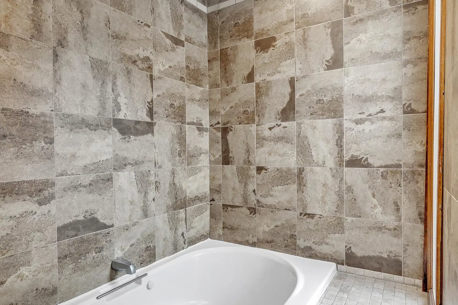 Additional image 12 of 77 Light Street