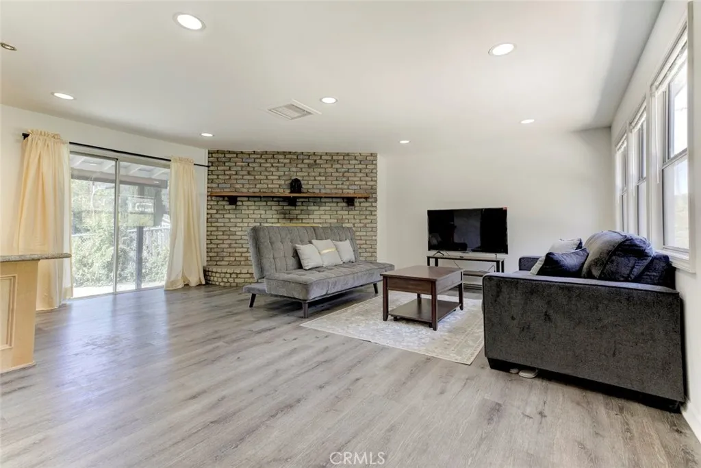 Additional image 73 of 3352 Montrose Ave, La Crescenta, CA 91214