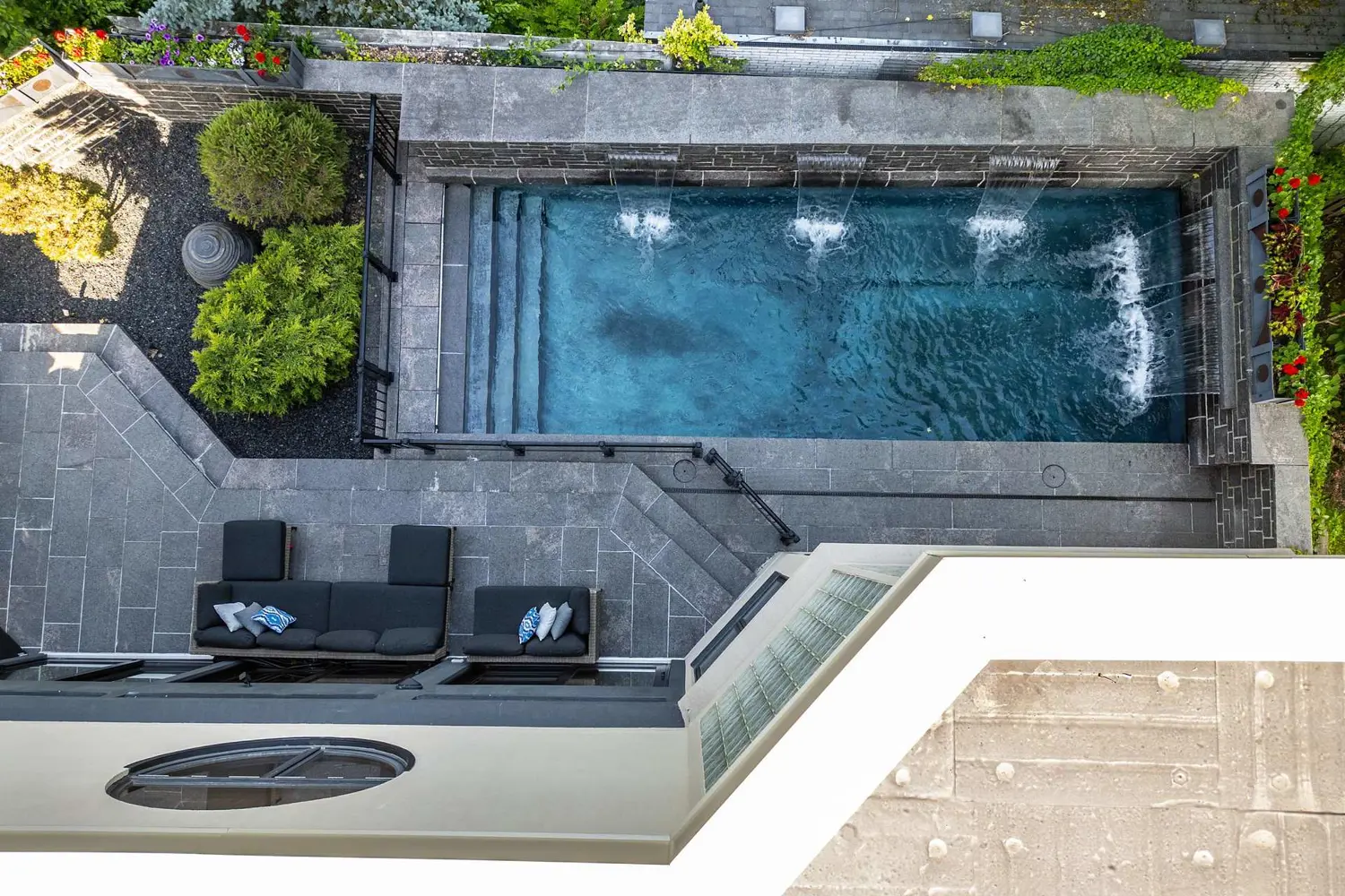 Additional image 9 of 3 Authors Lane