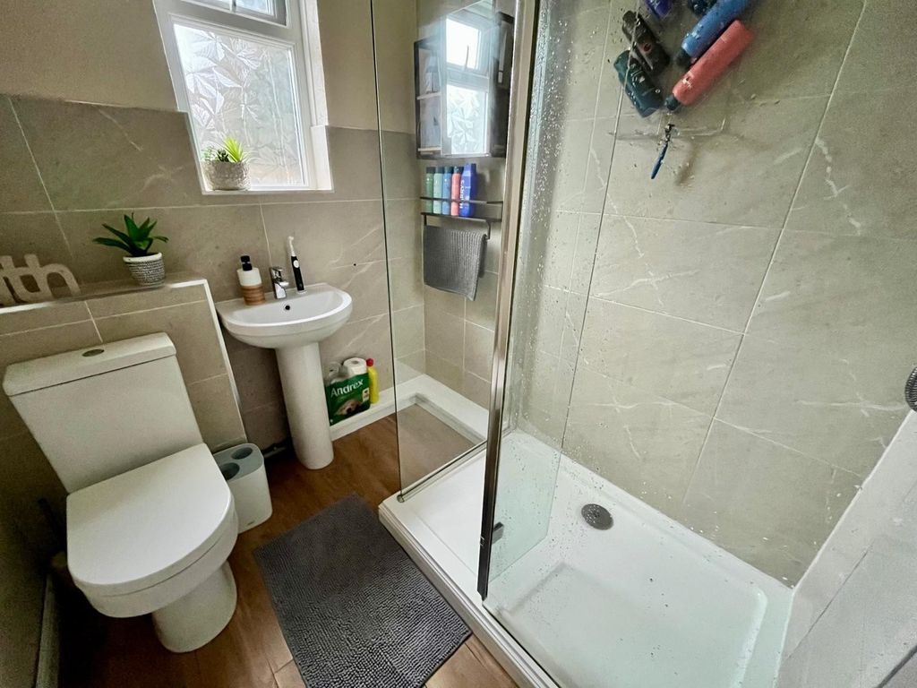 2 bed flat for saleLower Llansantffraid, Sarn, Bridgend, Bridgend County. CF32 photo 4