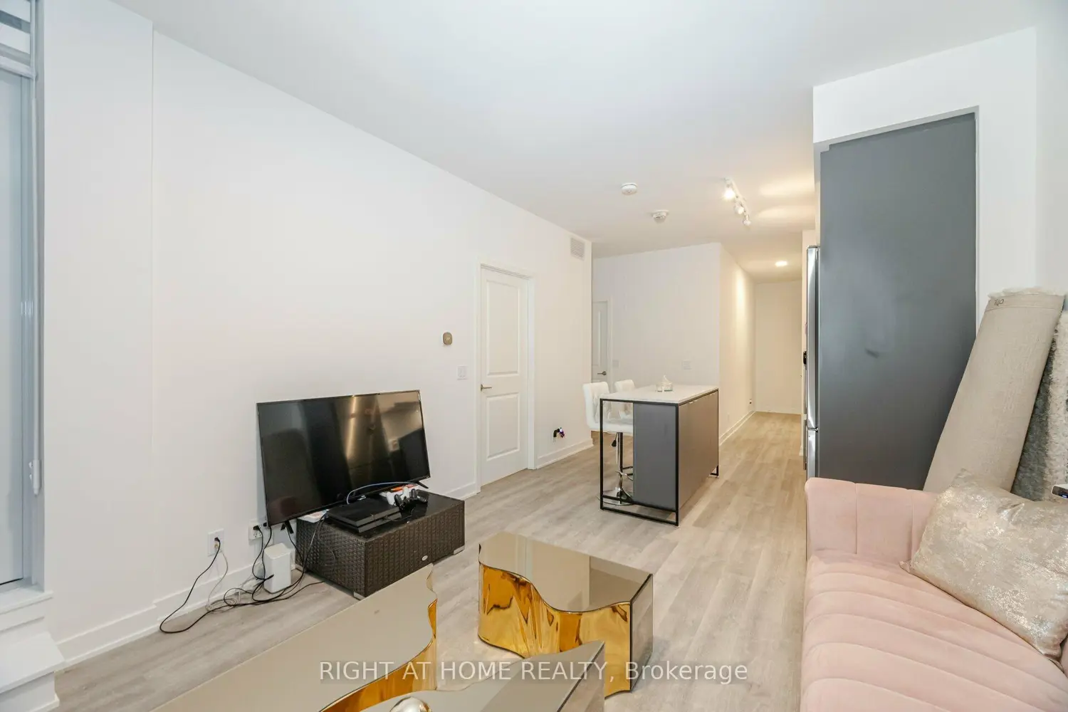 Additional image 14 of 50 Upper Mall Way B-226