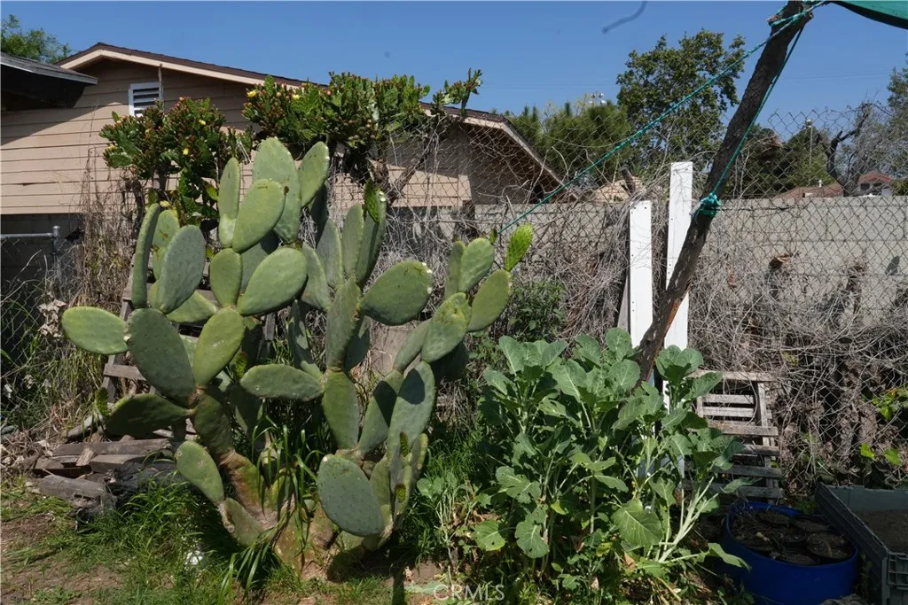 Additional image 56 of 611 W 91st St, Los Angeles, CA 90044