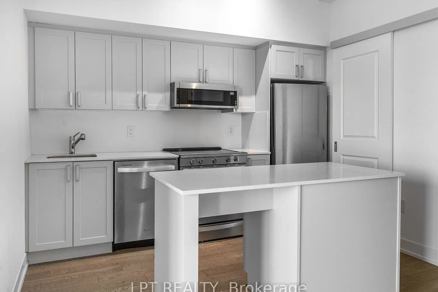 Additional image 14 of 1063 Douglas Mccurdy Common 615