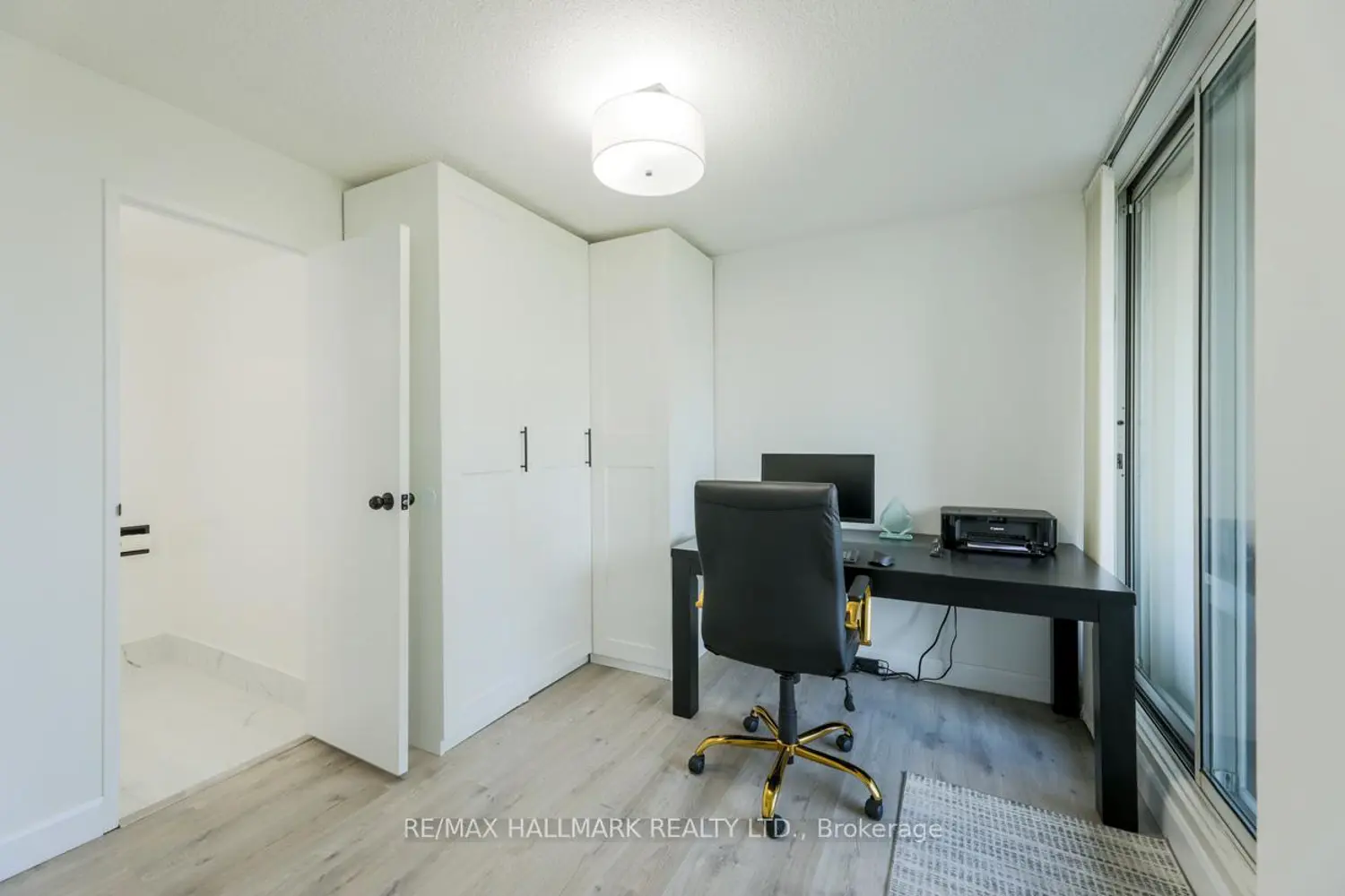 Additional image 6 of 3590 Kaneff Crescent 702