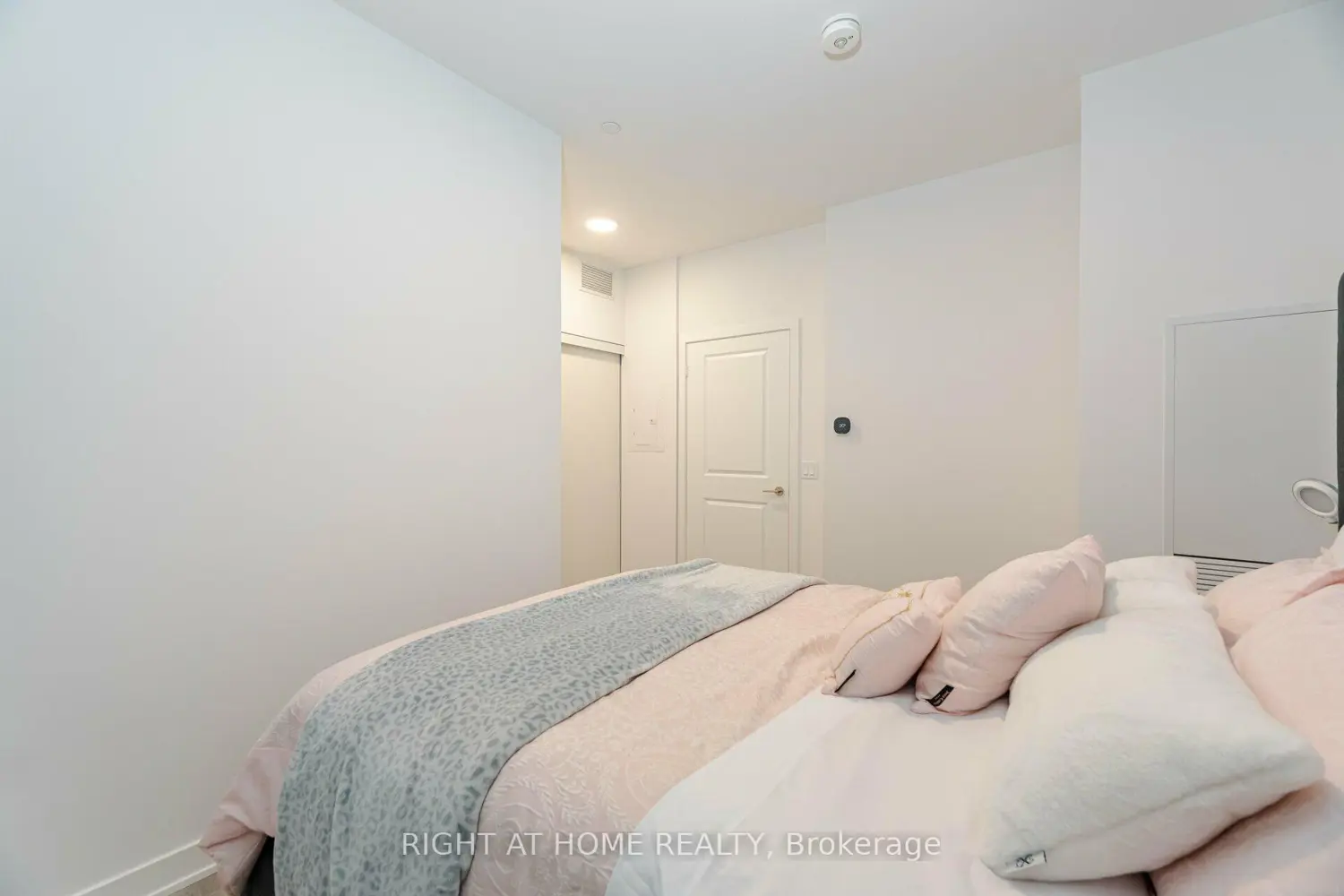 Additional image 16 of 50 Upper Mall Way B-226