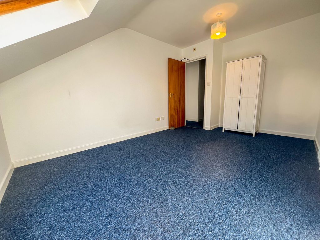 2 bed flat for saleY Lanfa, Trefechan SY23 photo 4