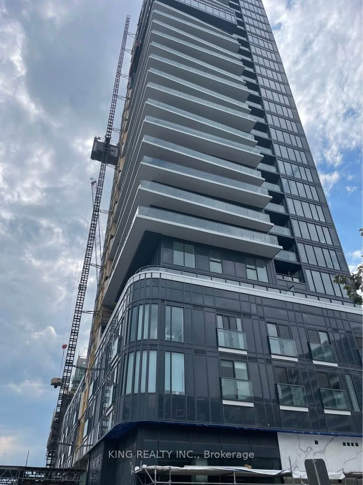 207-370 Martha Street, Burlington, ON, L7R 2P7