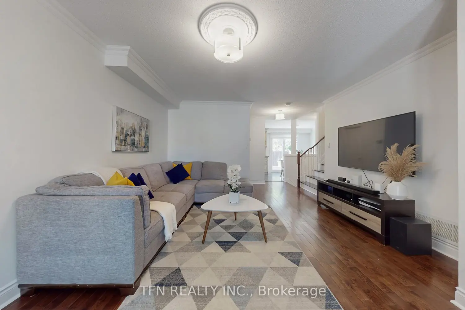 24 Lucerne Drive photo 4
