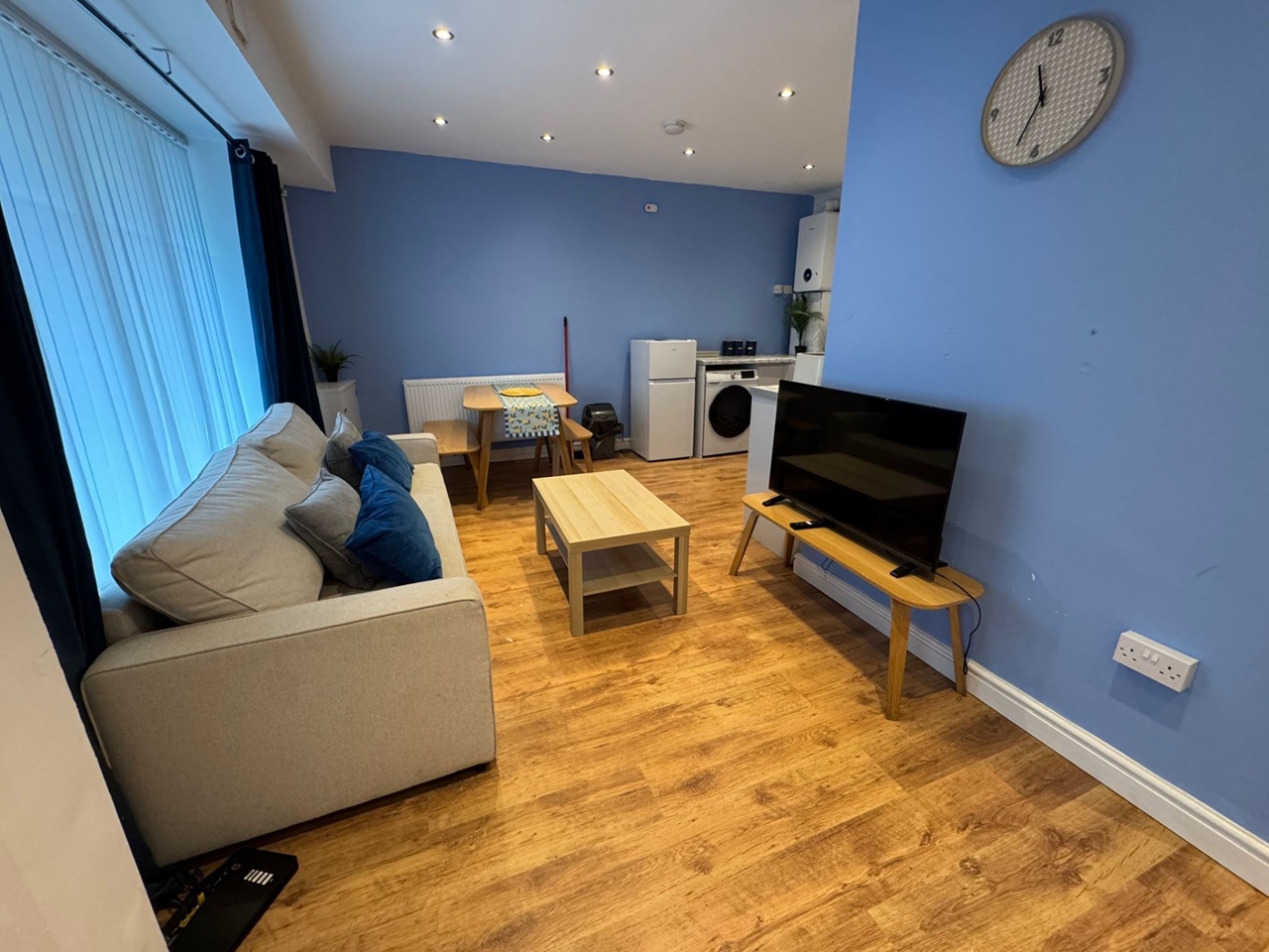 1 Bed Flat, Edge Lane, M32, N1 7GU