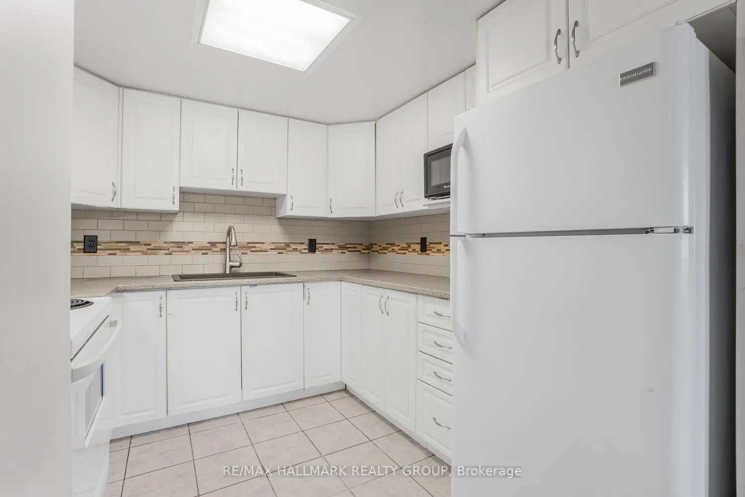 Additional image 8 of 1005 Laurier Street