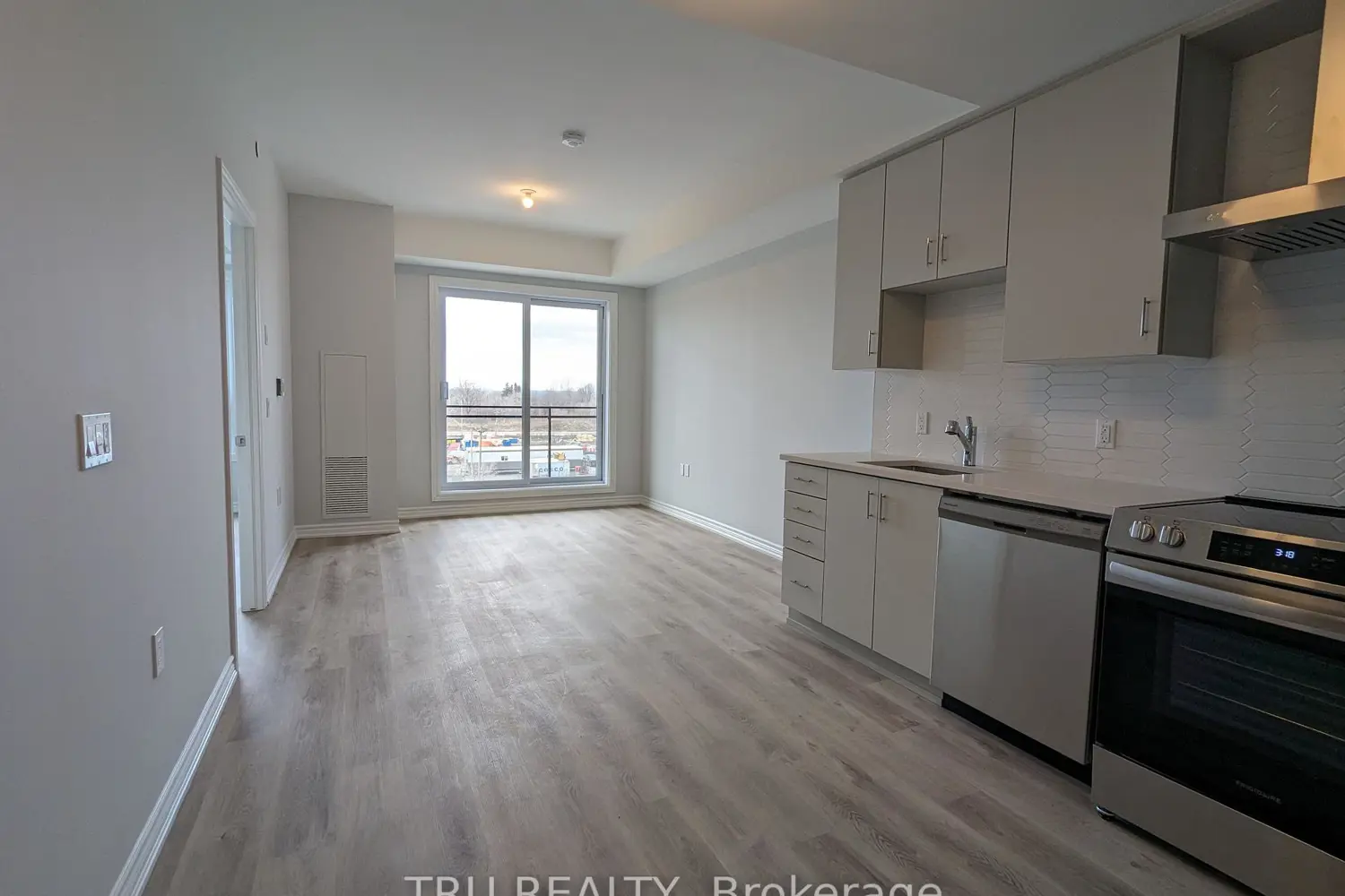 1350 Hemlock Road 417 photo 2