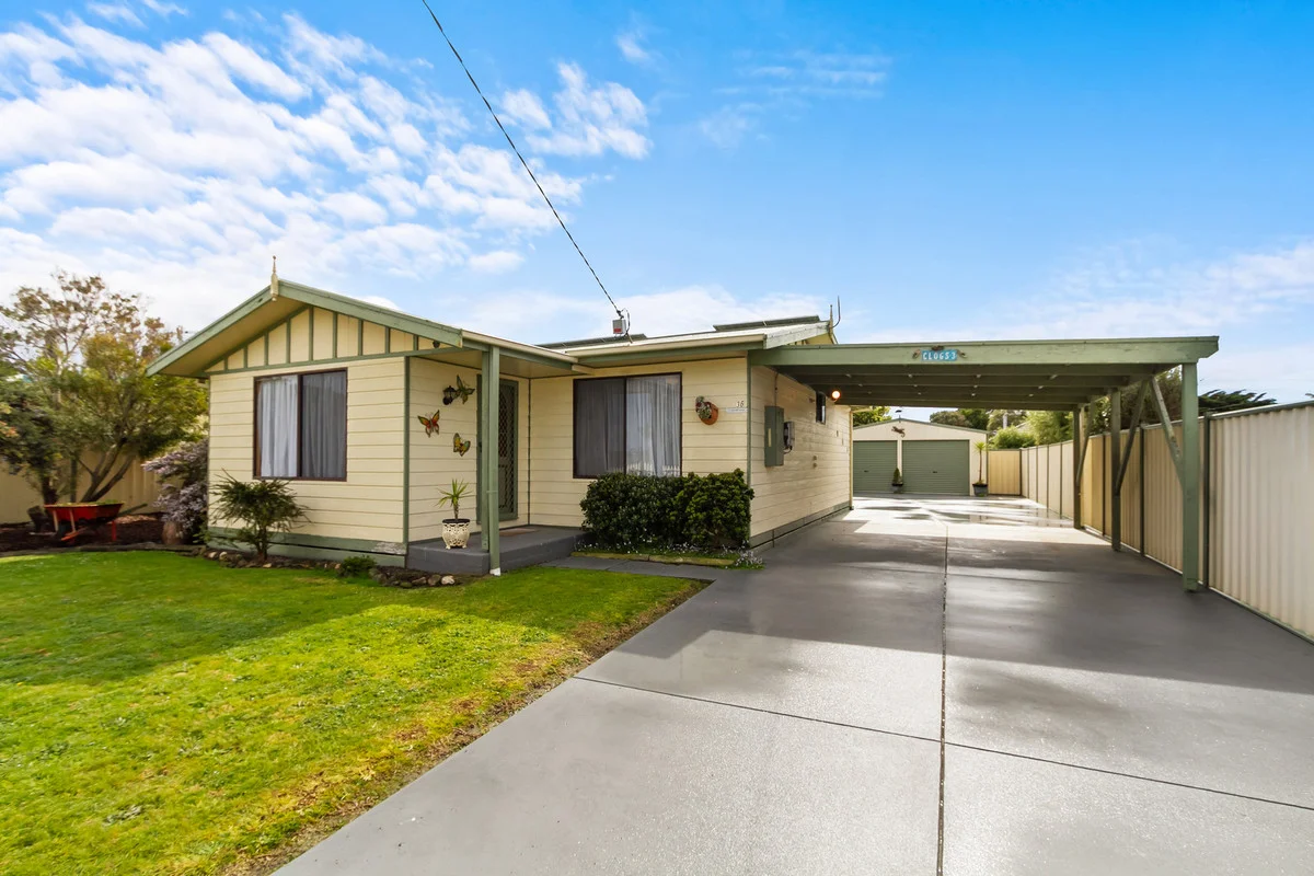 36 Ellen Avenue, Seaspray VIC 3851