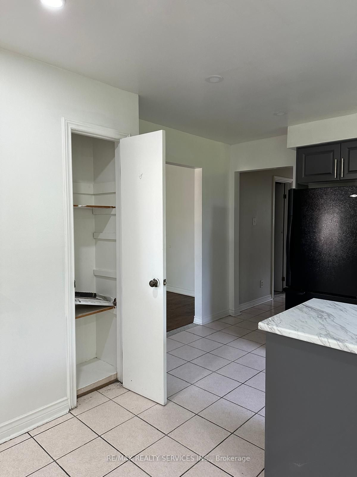 Additional image 5 of Main-134 Jade Crescent, Brampton, ON, L6S 3H8