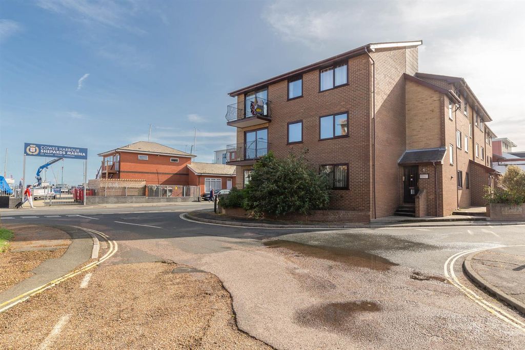Additional image 11 of 2 bed flat for saleCowes, Isle Of Wight PO31