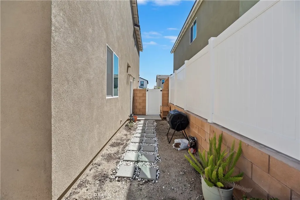 Additional image 100 of 364 Castaic Way, Rialto, CA 92377