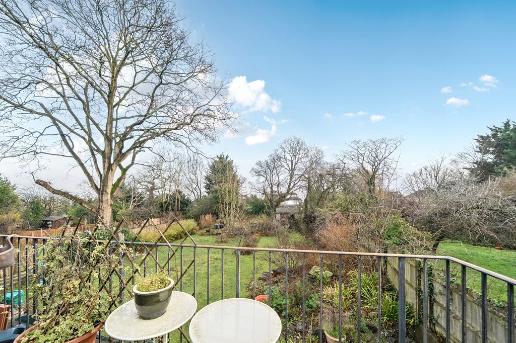 Additional image 2 of 8 bed detached house for saleLyonsdown Avenue, New Barnet EN5