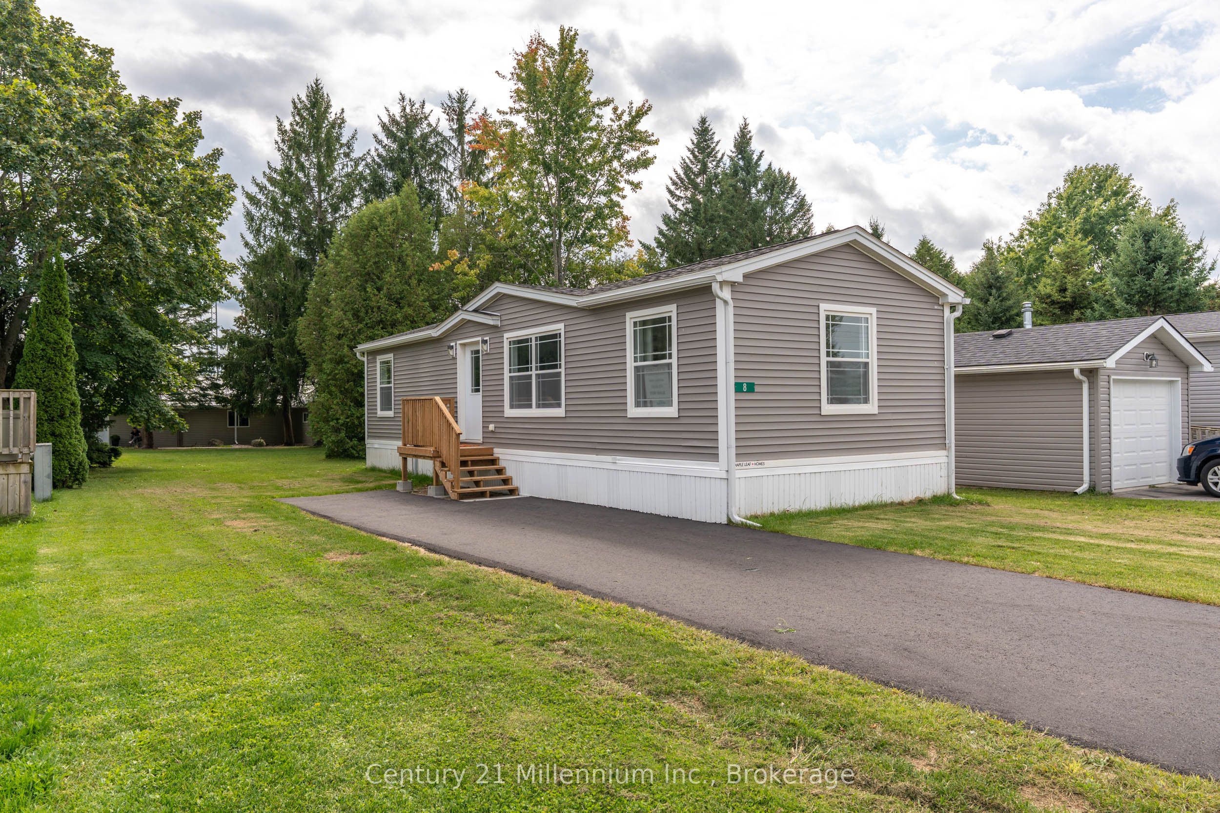 8 Sussex Square, Georgian Bluffs, ON, N4K 5N5