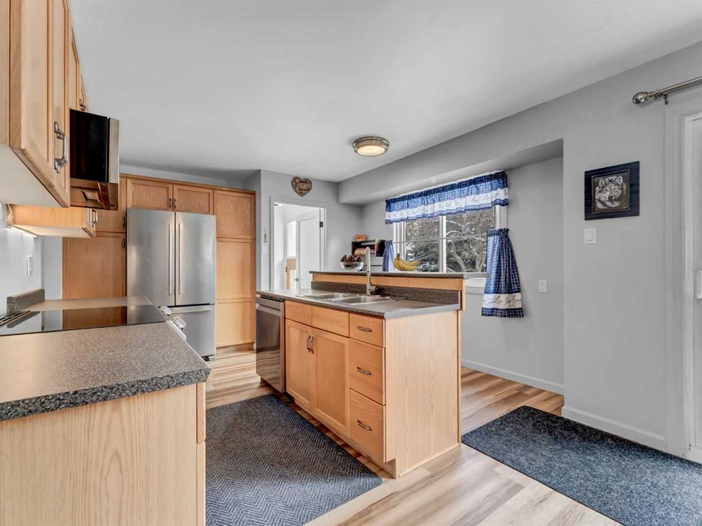 Additional image 6 of 1611 10 Avenue NE, Medicine Hat, AB, T1A6G6