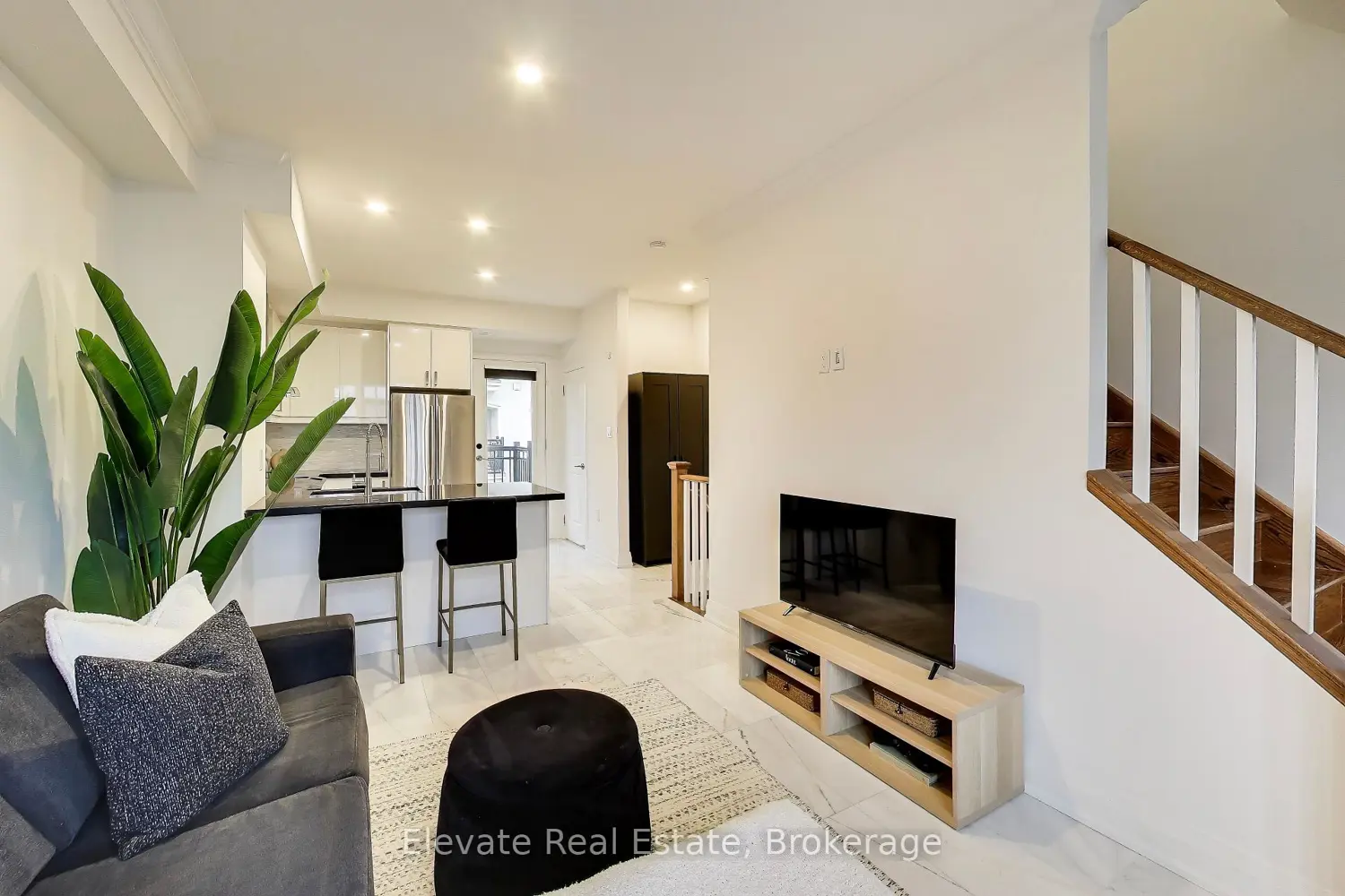 Additional image 5 of 3083 Cawthra Road 24