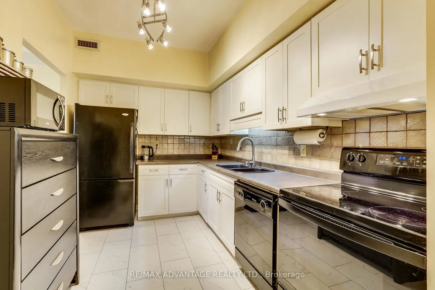 Additional image 5 of 521 Riverside Drive 105