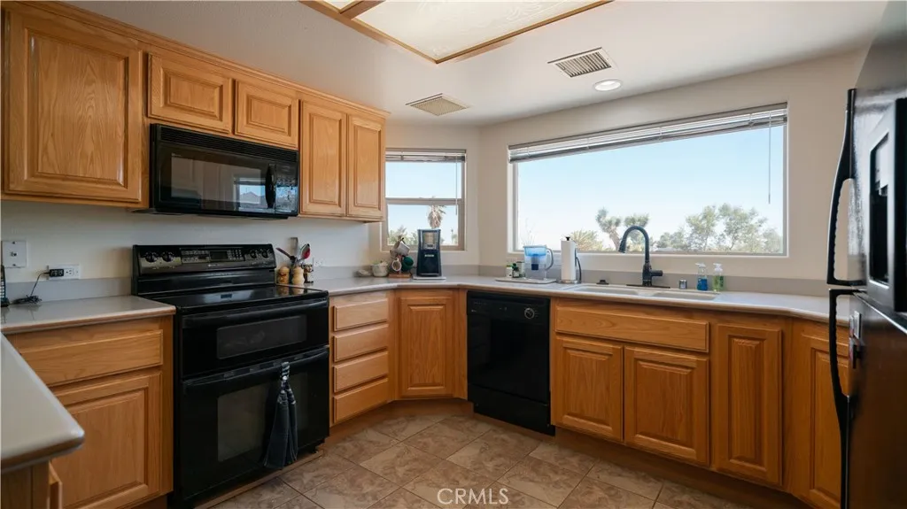 Additional image 64 of 8920 Del Monte Avenue, Yucca Valley, CA 92284